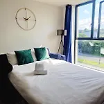 Westminster Park Luxury One Bed Apartment With Free Parking