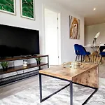 Westminster Park Luxury One Bed Apartment With Free Parking